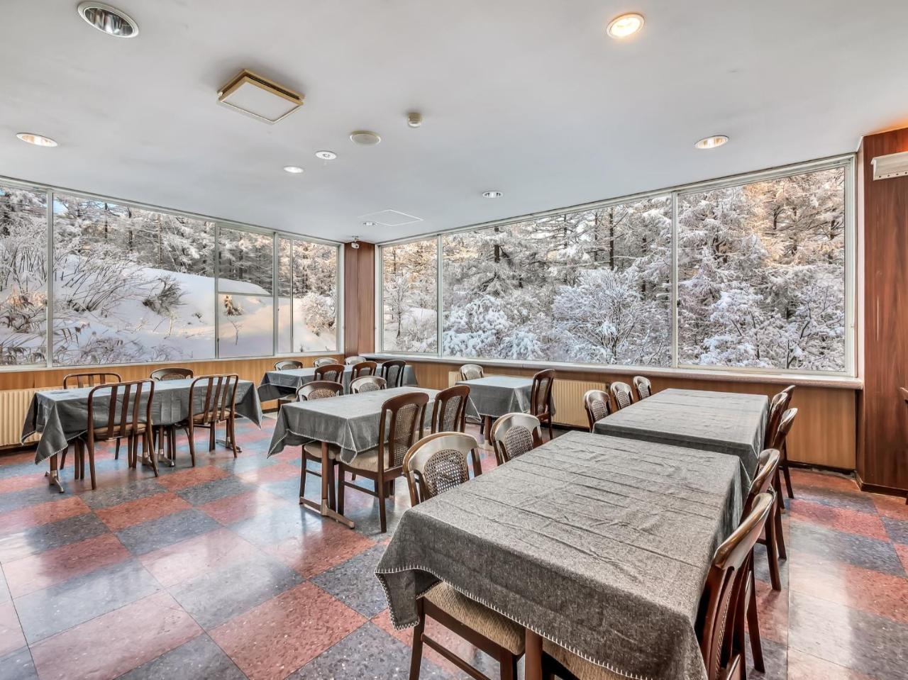Hotel Madarao Iiyama Bagian luar foto